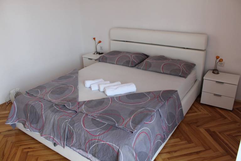 Apartment with patio in Makarska