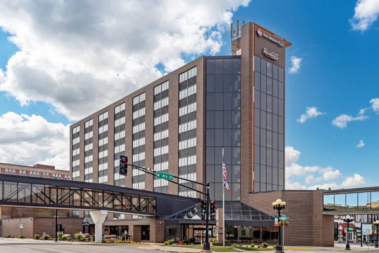 Executive Residency by Best Western Waterloo & Cedar Falls in Waterloo, IA