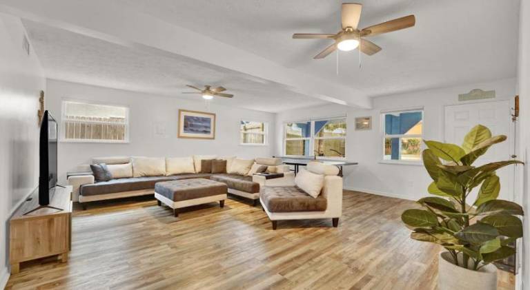 Big vacation home with pool | Next to the beach | Good for workation | Pet-friendly — photo 3