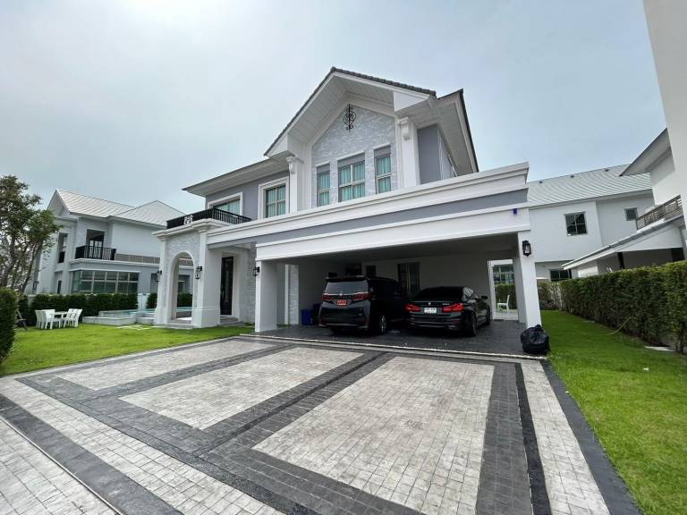 Villa with private pool, patio & sauna | Water view | Perfect for remote work in Bangkok