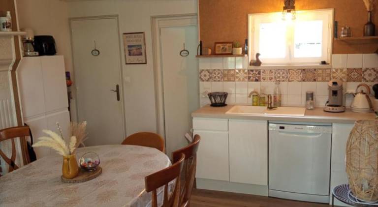 Vacation home with barbeque, garden & patio | Pets allowed — photo 2