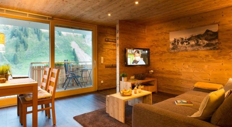 Rental apartment with patio, BBQ & yard | Next to the ski | Pets allowed — photo 2