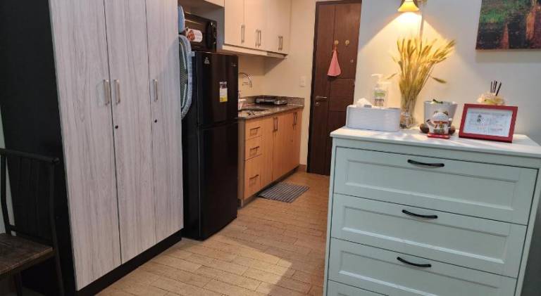 Serviced apartment with terrace, pool & yard — photo 4