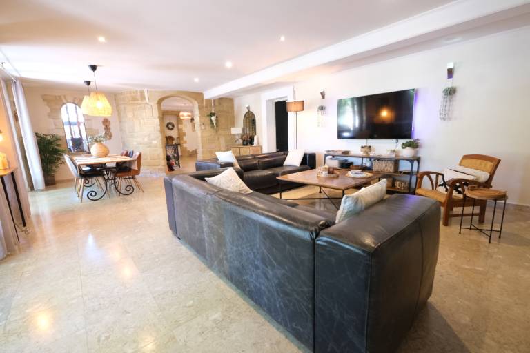 Vacation home with terrace, barbeque & private pool — photo 4