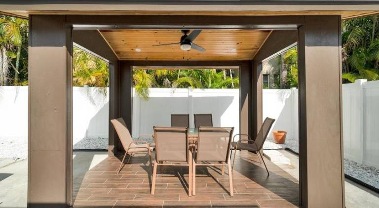 Holiday apartment with pool — photo 3