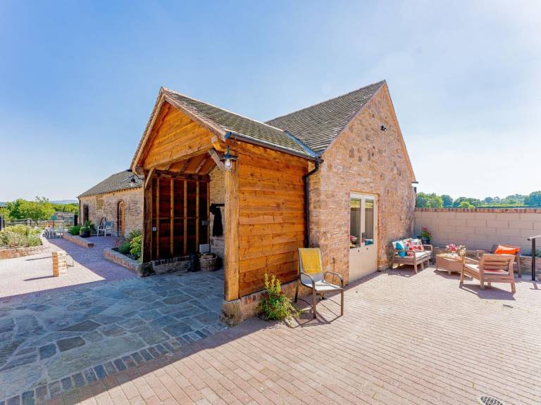 Fully equipped nice cottage with yard & grill | Pets are welcome — photo 2