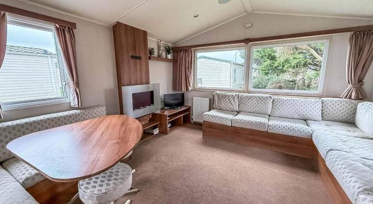 Great 8 Berth Caravan For Hire At Seawick Holiday Park In Essex Ref 27227Sw — photo 2