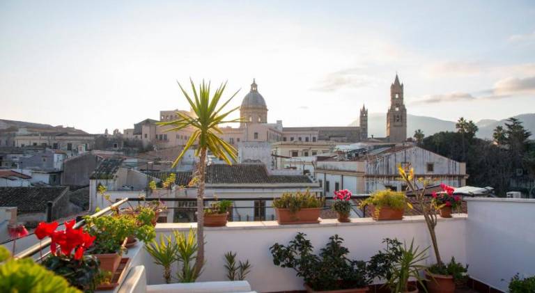 Pleasant holiday apartment with terrace | Near Palermo Cathedral | Pets are welcome in Palermo