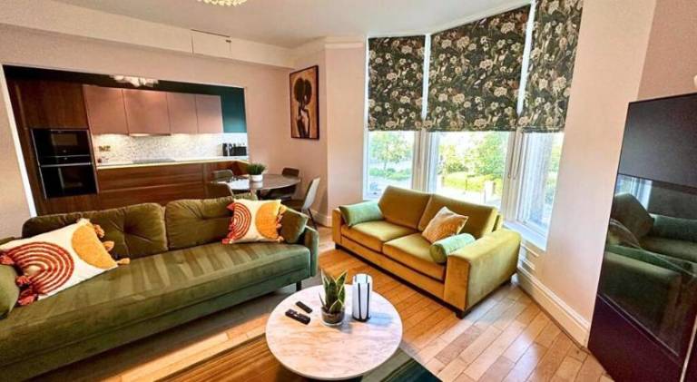 Luxury Travel Emporium HG1 - 2 Luxury apartments with Parking Space - in town centre — photo 2
