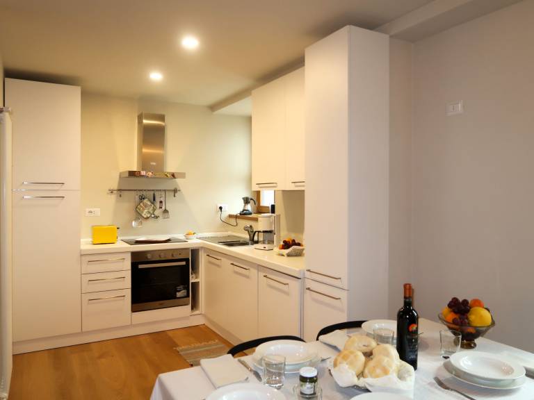 Apartment with patio & yard | Lake view — photo 4