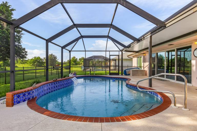 Vacation home with BBQ, private pool & garden in Cape Coral, FL