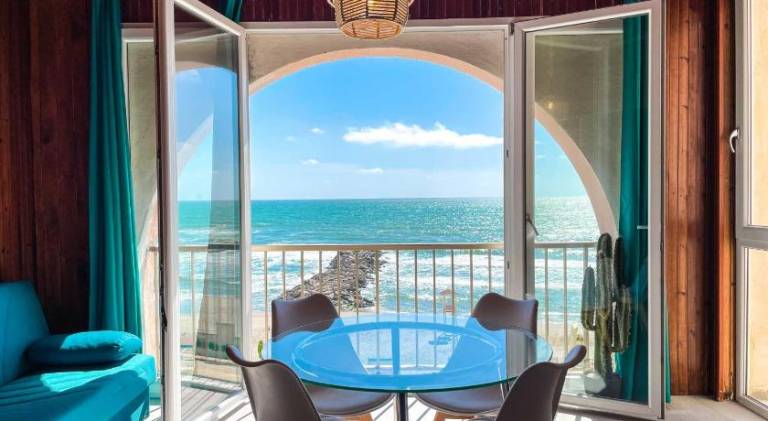 Nice apartment with pool | Close to the beach | Perfect for remote work | Pets allowed in Caserta