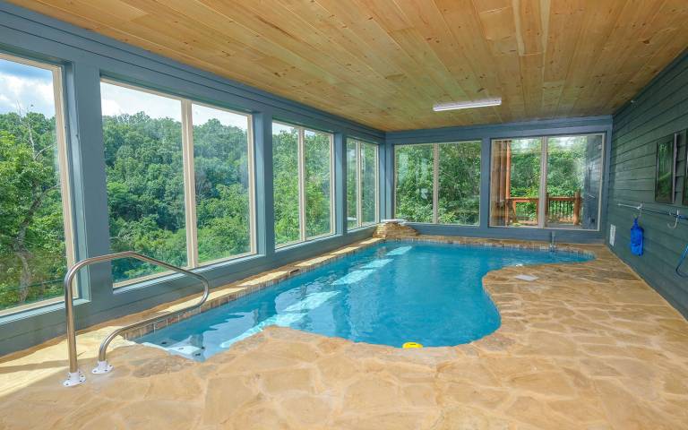 Cabin with jacuzzi, patio & private pool | Mountain view in Pigeon Forge, TN