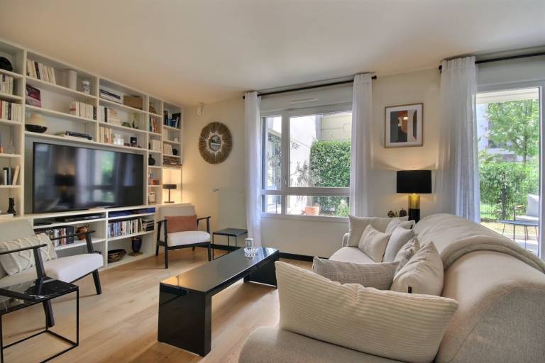 Apartment with terrace — photo 3