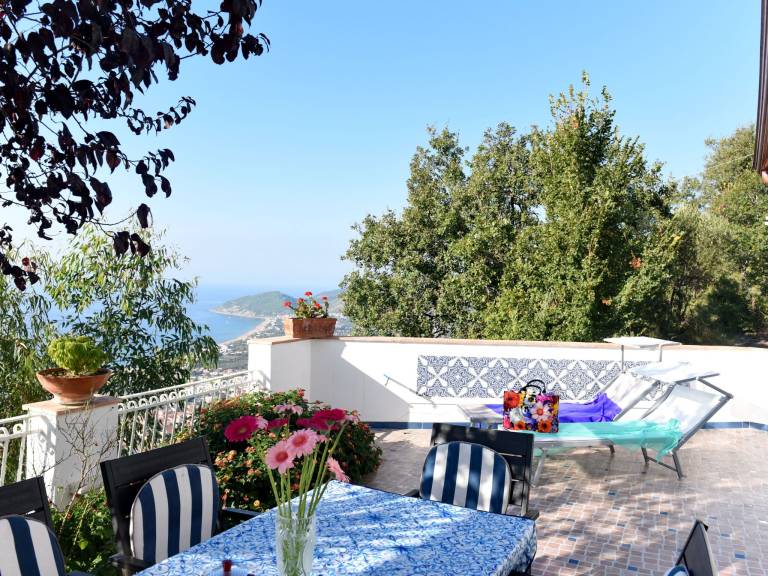 Apartment with terrace — photo 2