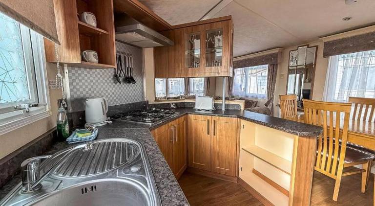 6 Berth Caravan Nearby Hunstanton Beach Front In Norfolk Ref 13019L — photo 3