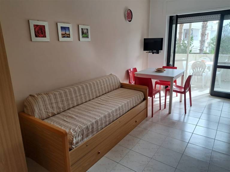 Holiday apartment with terrace | City view — photo 5