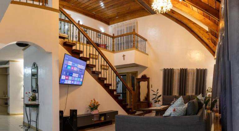 La Vita E Bella Tagaytay Thermal Pool Billiards Videoke Wifi Nefflix — photo 5
