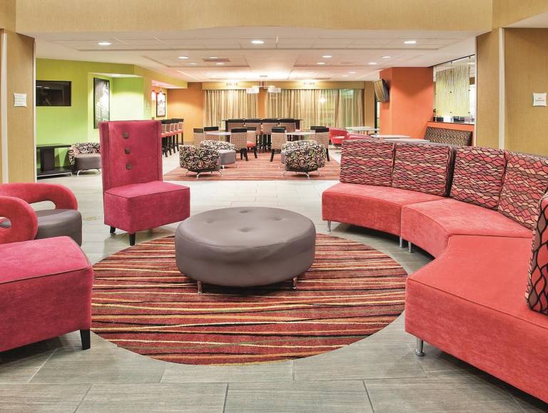 La Quinta Inn & Suites by Wyndham Clarksville — photo 2