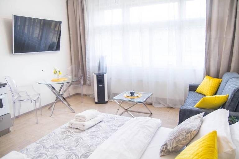 Rental apartment with garden | Next to Prague astronomical clock in Prague