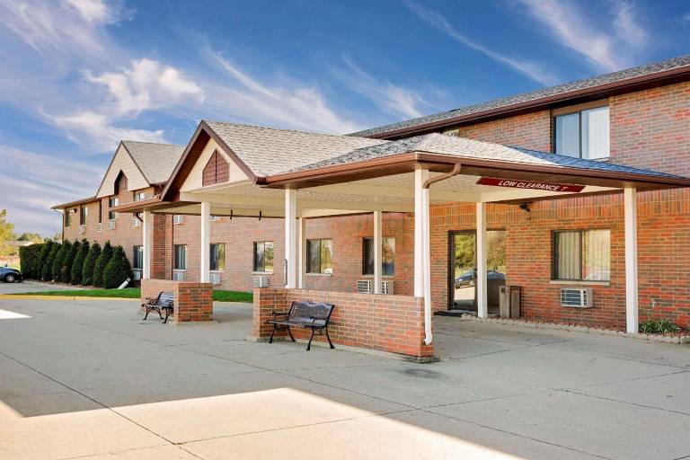 Howard Johnson by Wyndham Waterloo/Cedar Falls in Waterloo, IA