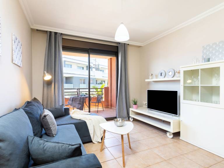 Holiday apartment with terrace, yard & pool | Good for workation — photo 2