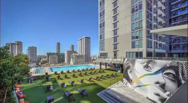 Holiday apartment with pool | Near Bayside Marketplace — photo 4