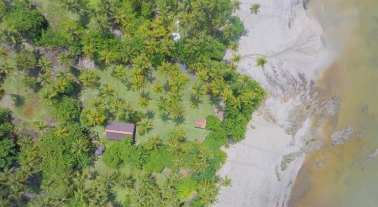 Lodge with garden & patio in Cairu