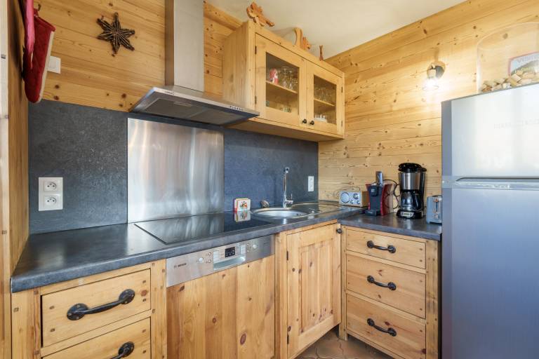 Chalet with grill, garden & patio | Mountain view — photo 4