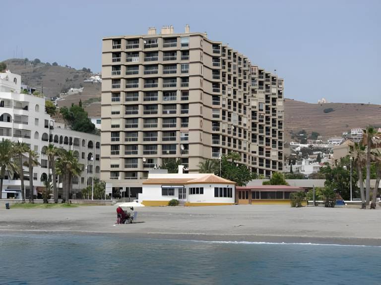 Apartment with terrace & pool | Next to the beach | Dogs allowed in Almunecar