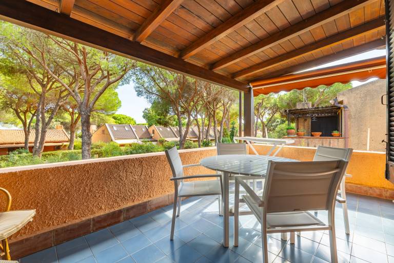 Fully equipped rental apartment with patio | Garden view | Beach nearby | Perfect for remote work | Pets allowed in Pula