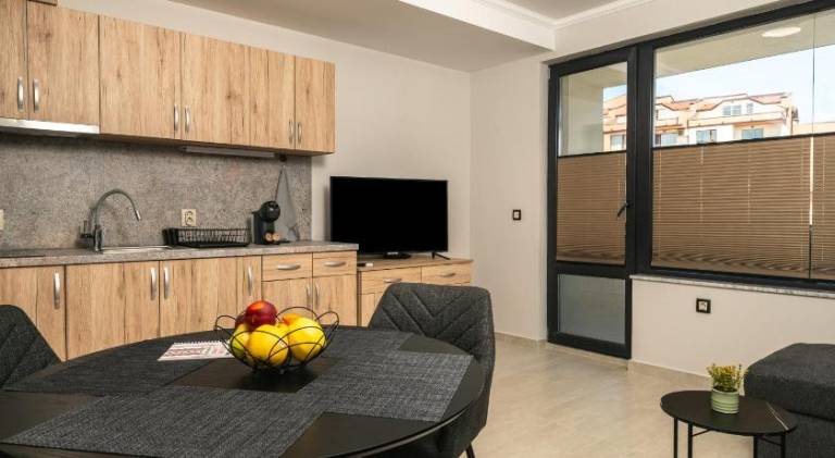 Apartment with yard, patio & sauna — photo 3
