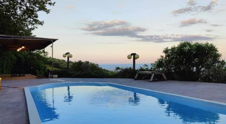Vacation home with pool | Pets allowed — photo 2