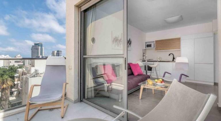 NEW Cosy 2BR and parking By Banana Beach — photo 3