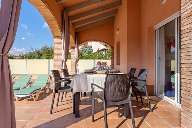 Fully equipped beautiful house with private pool, barbecue & patio | Pets allowed — photo 3