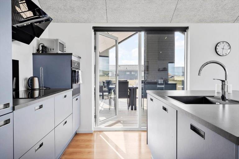 Fully equipped pleasant house with hot tub, terrace & sauna | Pets allowed — photo 4