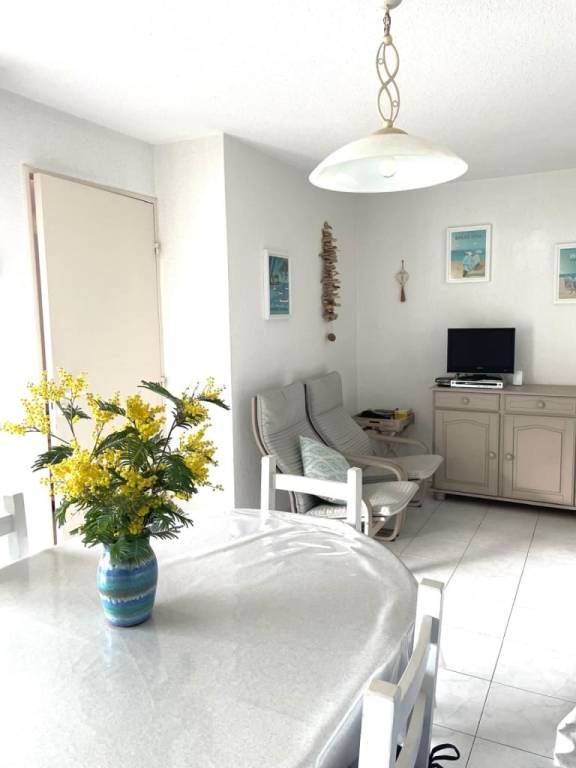 Child-friendly rental apartment with patio | Beach nearby | Pets are welcome — photo 3