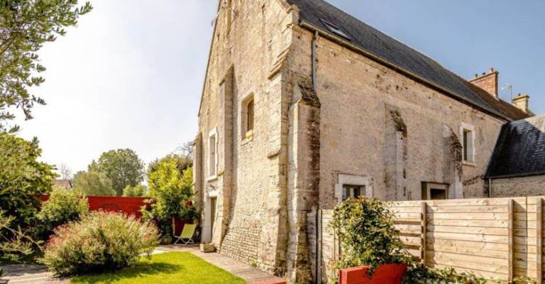 Vacation home with garden, terrace & grill in Caen