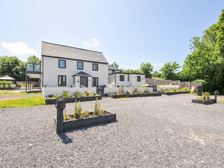 Cottage with yard & jacuzzi | Beach view in Bideford