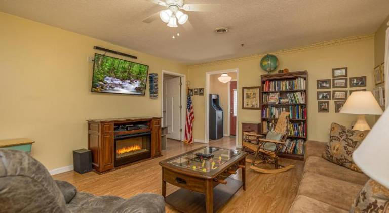 Vacation home with jacuzzi — photo 2