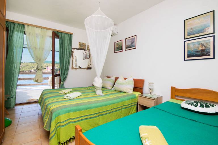 Holiday apartment with barbeque & patio | Sea view — photo 2