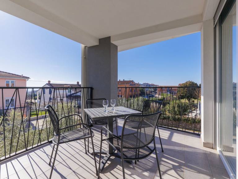 Holiday apartment with patio — photo 2