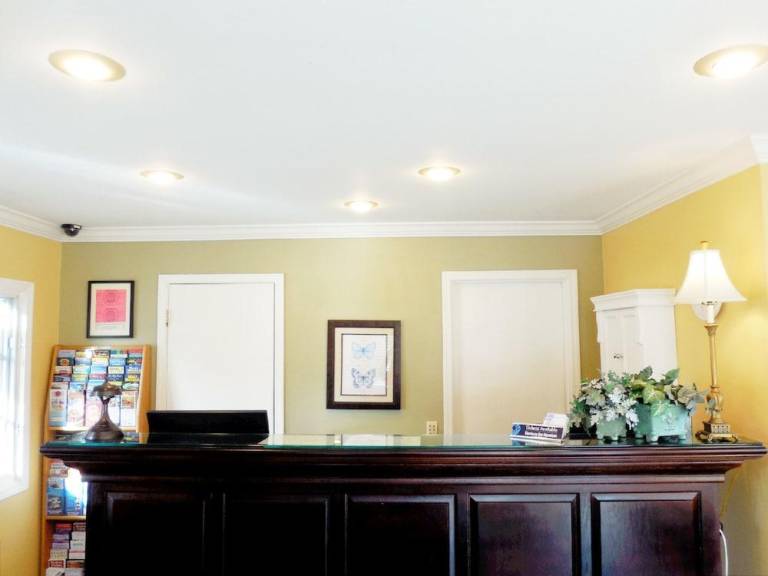 Sea Breeze Inn - Pacific Grove — photo 3