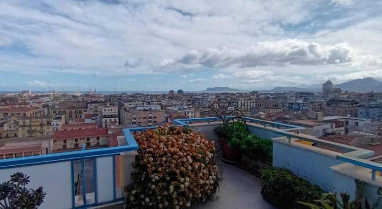 Holiday apartment with terrace | Near Teatro Politeama | Perfect for remote work — photo 4