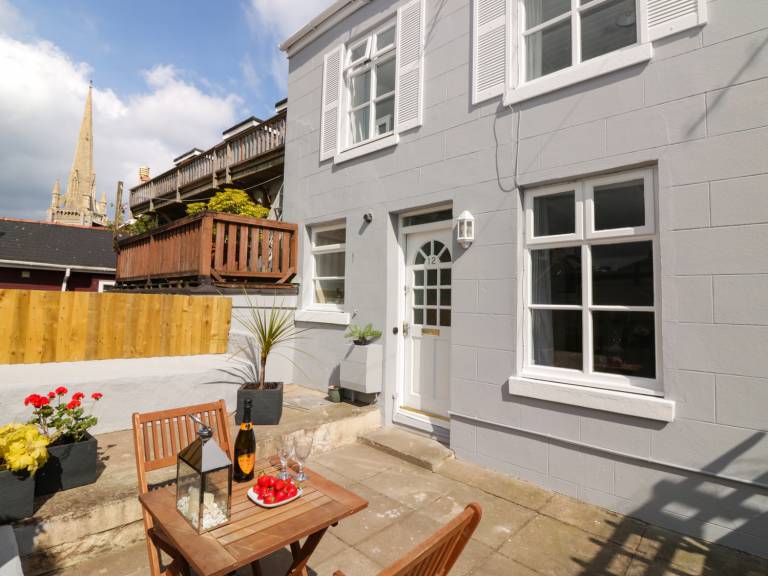Cottage with garden | Beach view — photo 2