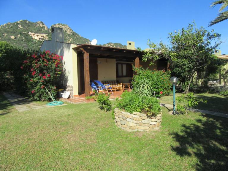 Vacation home with yard & grill — photo 3