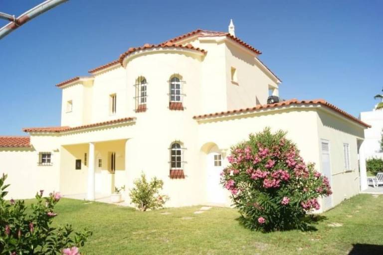 Villa  Mosqueira