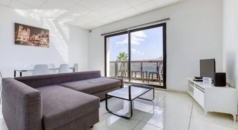 Rental apartment with 2 rooms for 6 persons — photo 2
