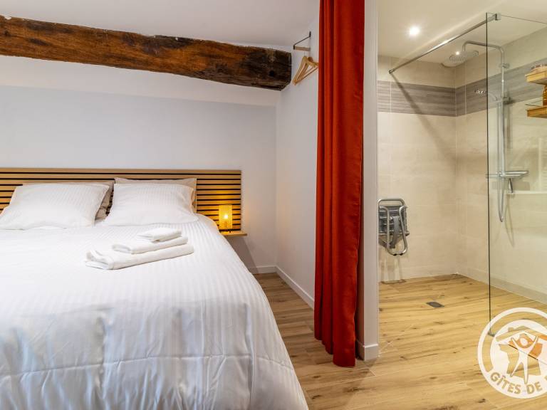 Romantic Getaway: Modern Cottage Amid Loire Vineyards with Terrace, BBQ, and Nature Trails — photo 4