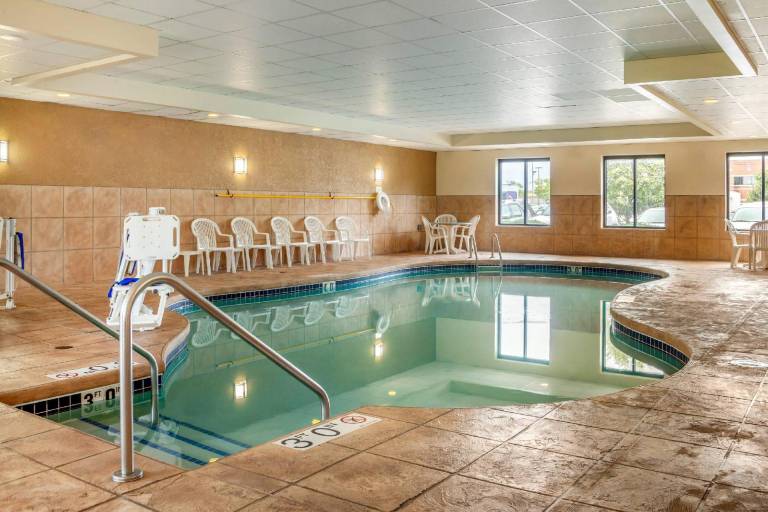 Sleep Inn & Suites Milwaukee Airport — photo 2